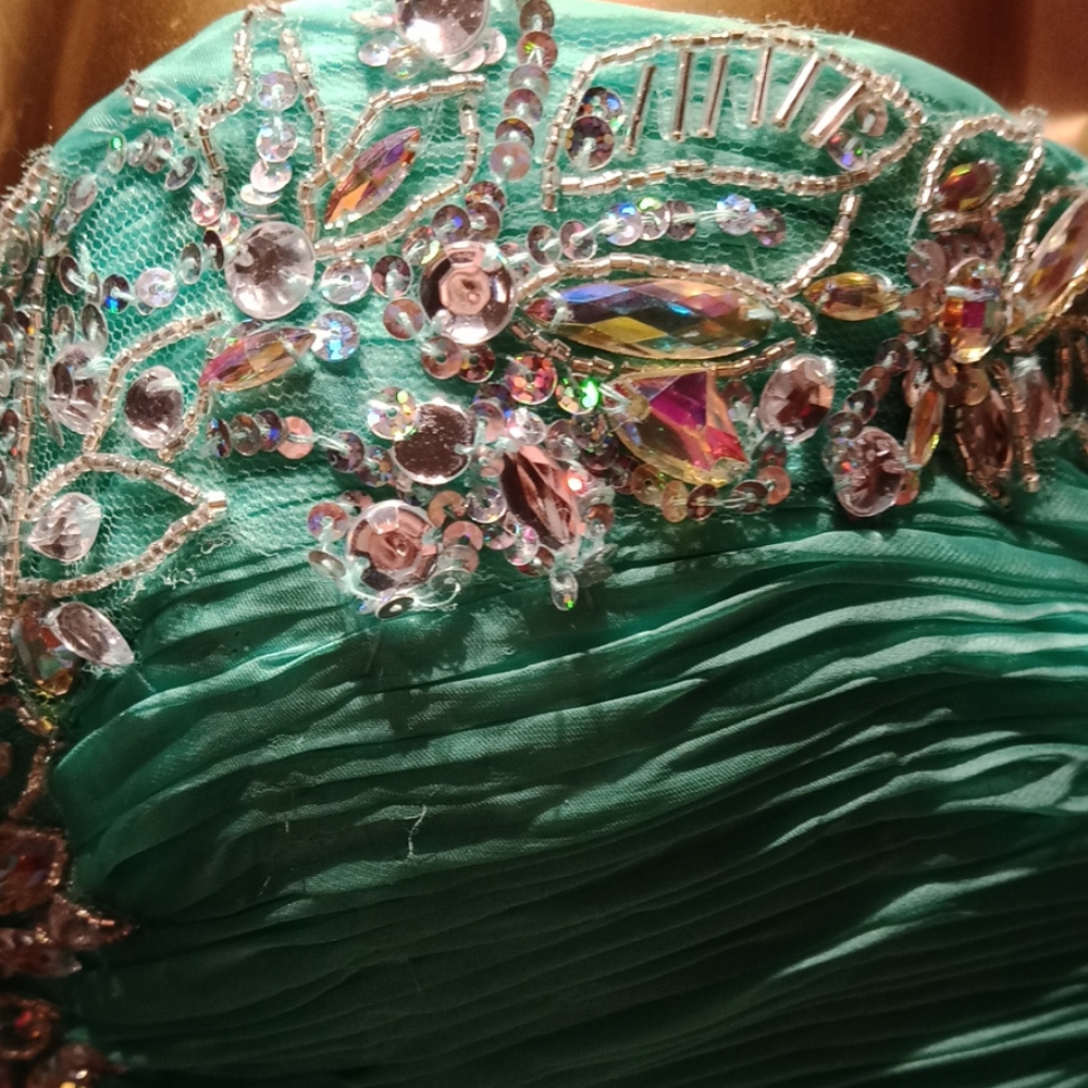 Prom dress - Picture 4 of 8